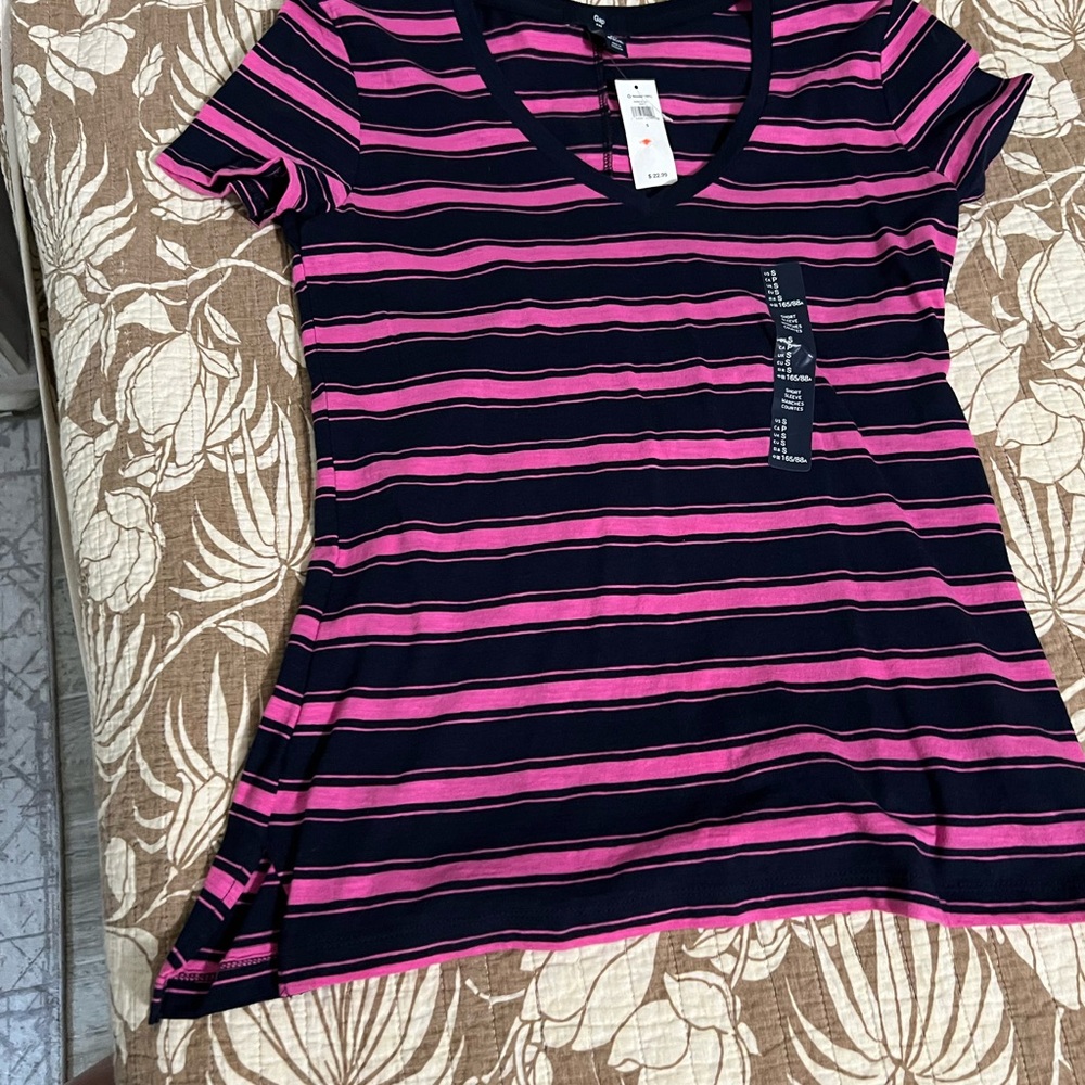 GAP Factory Black and Pink Fitted Short Sleeve Tee